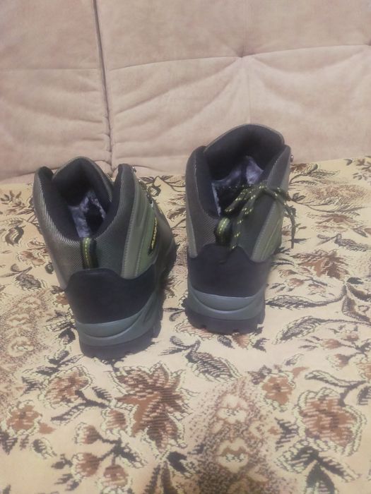Продам зимние ботинки