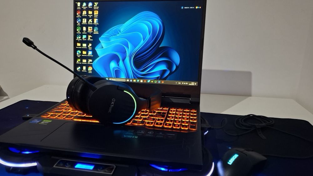 Laptop Gaming / Acer Nitro V16