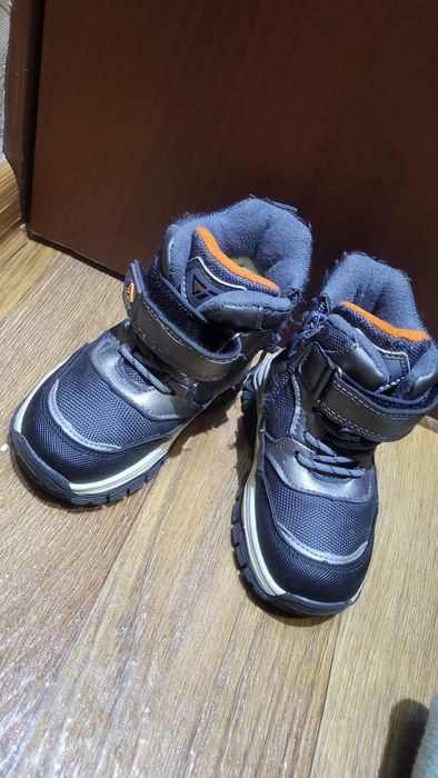 Продам детскую обувь