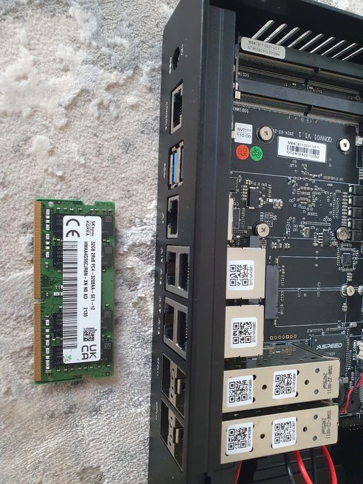 1U Server Low Power CPU 8x2.4Ghz 32GB DDR4, 5x2.5Gb RJ45 4x10GbE SFP+