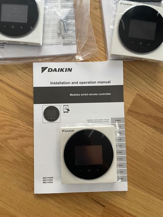 Кабелен стенен термостат Daikin Madoka