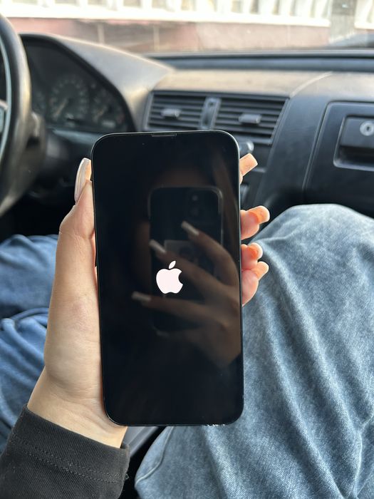 айфон 13 на гарантий