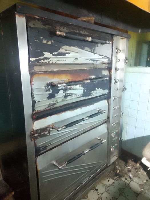 Духовой шкаф рабочий.