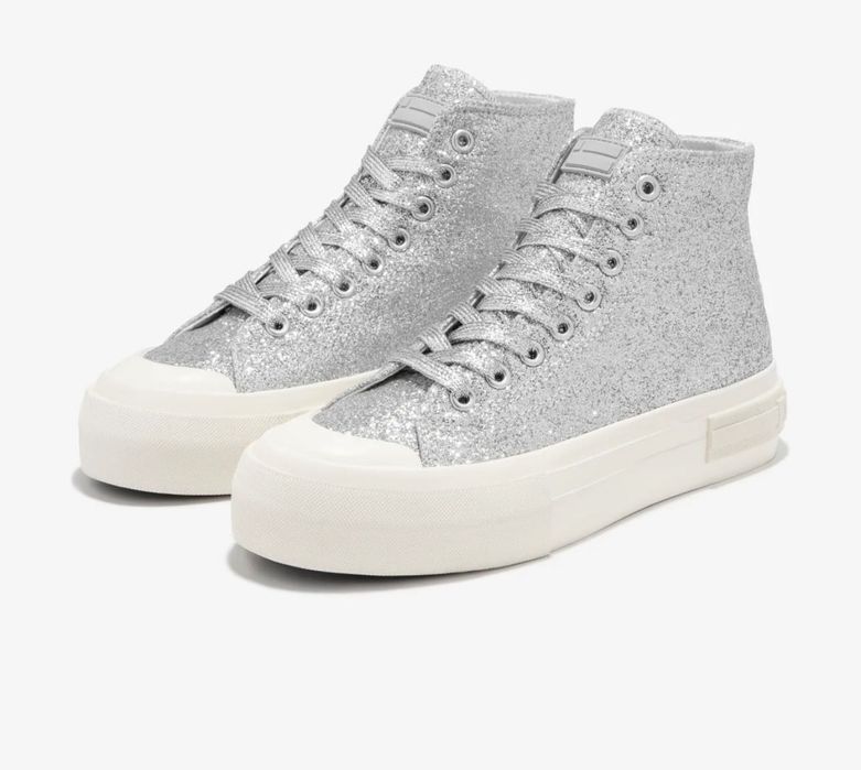 Сребристи кецове