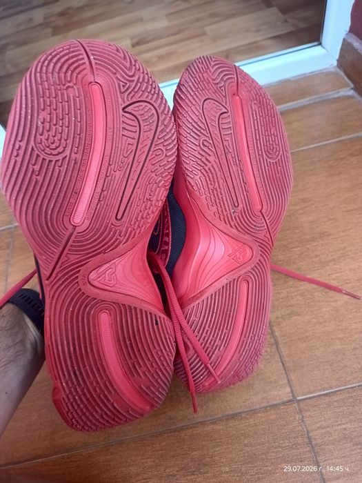 Маратонки  Nike  номер 42
