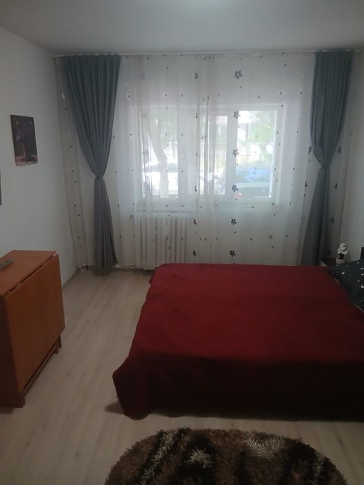 Închiriez garsoniera