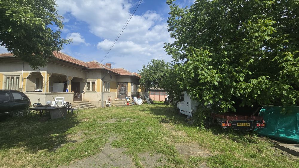 Casa si teren de vanzare