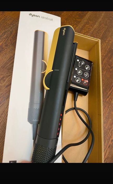 Aparat de îndreptat părul Dyson HT01 Airstrait™