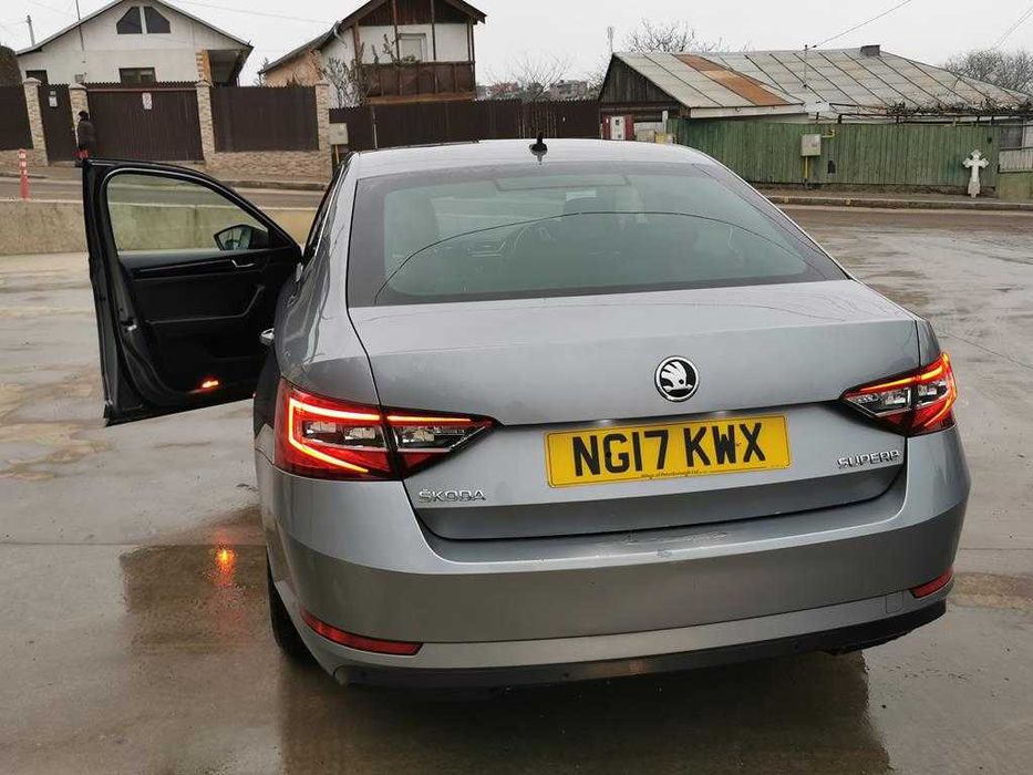 usa fata spate skoda superb 3 lf7m