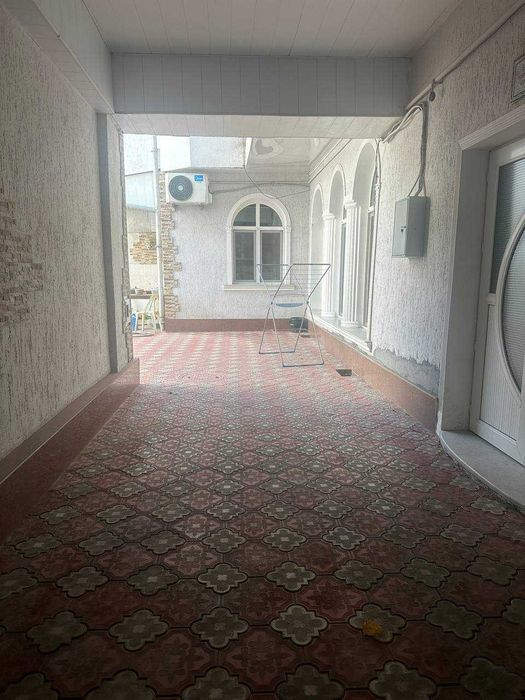 Ракатбоши. Сдам в аренду уютный 5 комнатный 2 этажный дом в  центре .