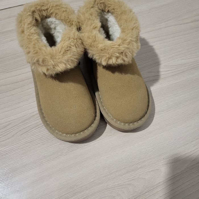 Продам зимнюю детскую обувь