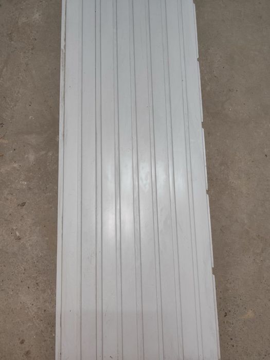 Пластик ок свет каттигидан 8 минг сумдан 1 М2 нархи срочно сотилади