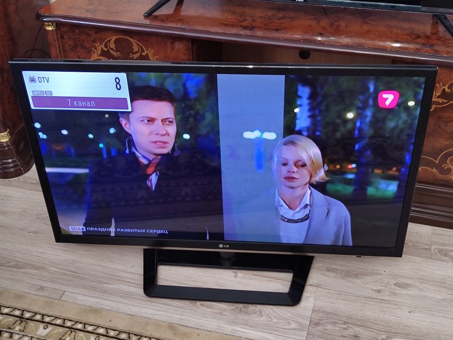 Телевизор LG42LM580T