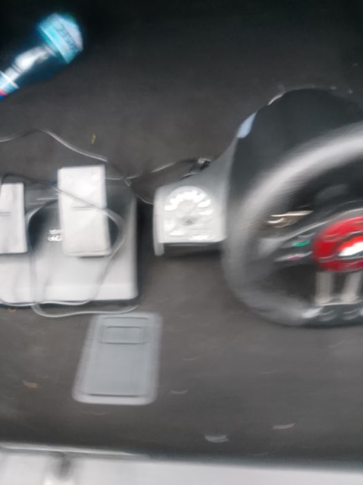 Volan de gaming cu pedale și schimbator