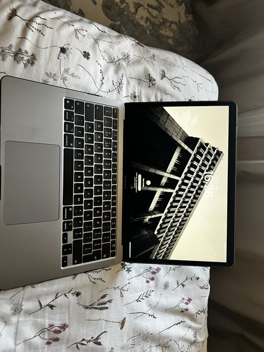 Apple MacBook Air M1 8GB RAM + Apple Magic Mouse