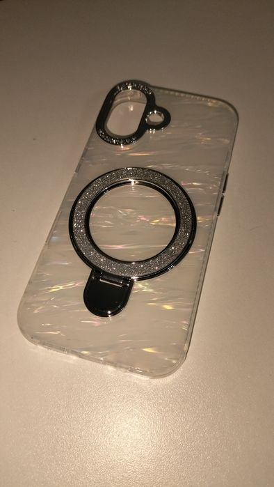 Чехол iPhone 16: кольцо-держатель, MagSafe, новый