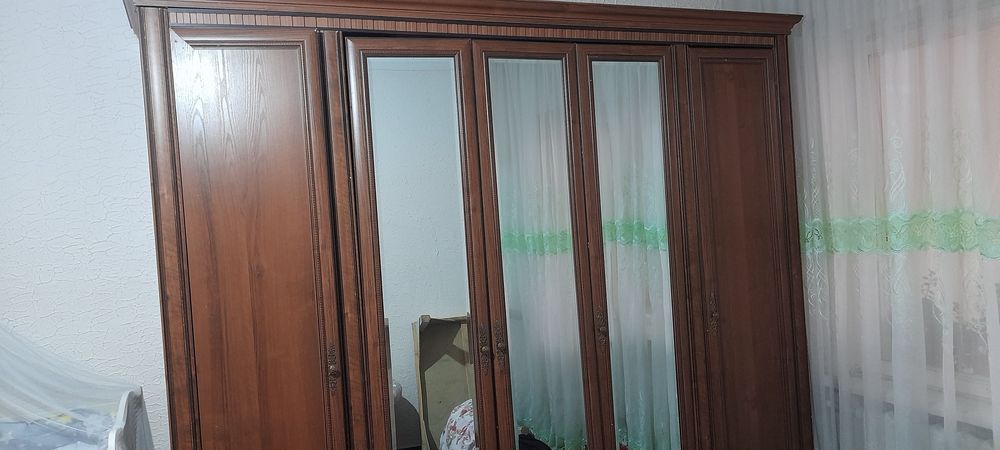 Спальный гарнитур б/у с ортопедическим матрасом