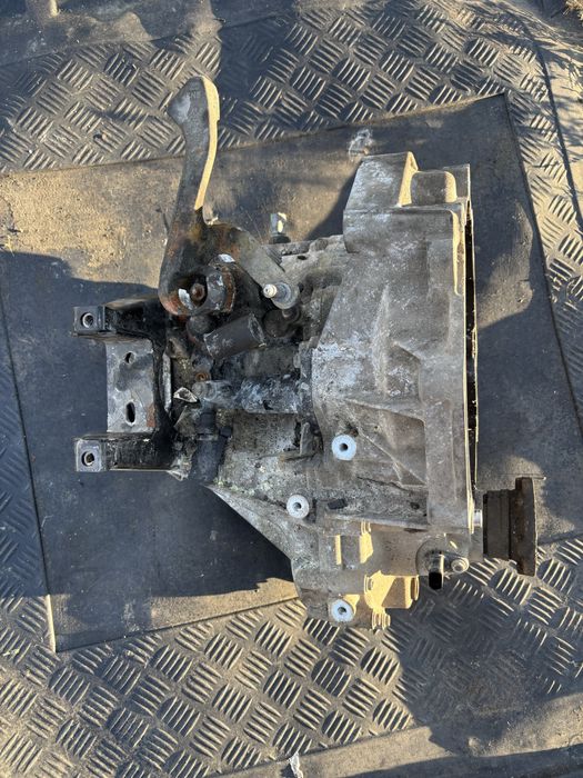 cutie JVS vw polo 9N  manuala 5trepte motor 1.2 benzina cod BZG