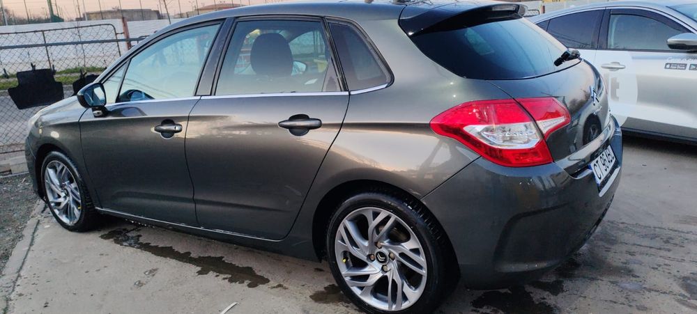 Vând Citroen C4 2011