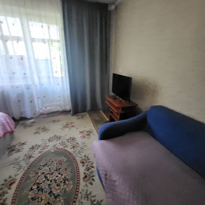 1 ком.я район Цума.часы ,ночь