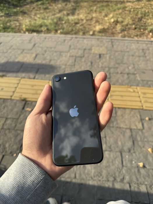 продаю айфон se еас