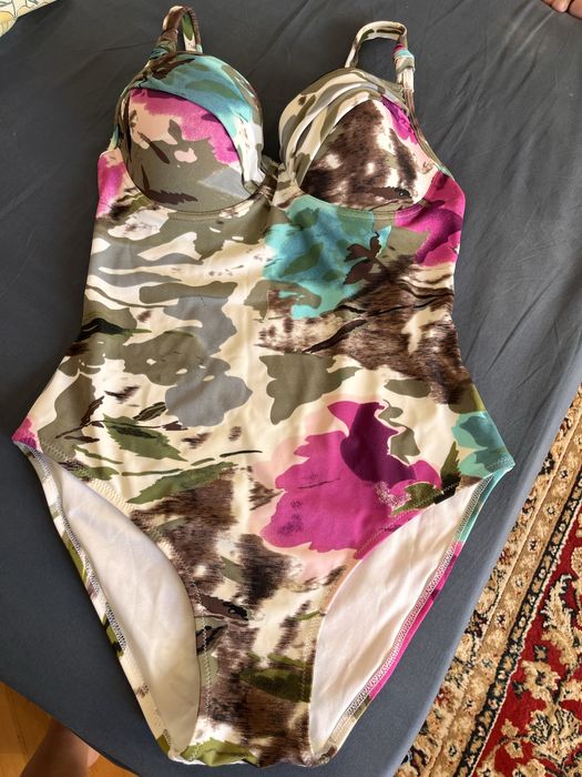 Costum de baie intreg!