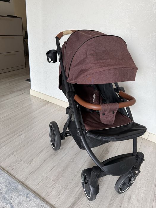 Продам всесезонную прогулочную коляску tomix