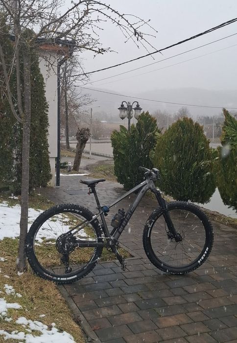 Vînd bicicleta cube aim ex, în stare perfecta