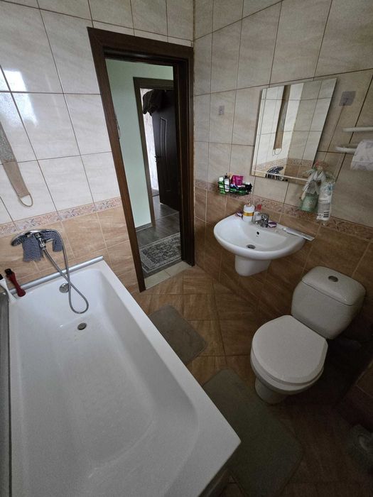 Къща под наем 3 спални 2 бани с планинска гледка, 2 паркоместа, на 13км до Слънчев Бряг (с. Гюльовца). Затворен и охраняем квартал.