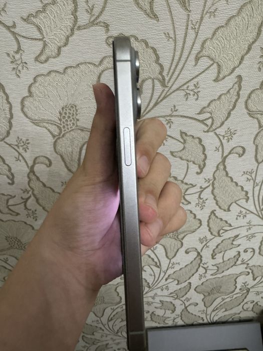 Iphone 15 pro max bez dak