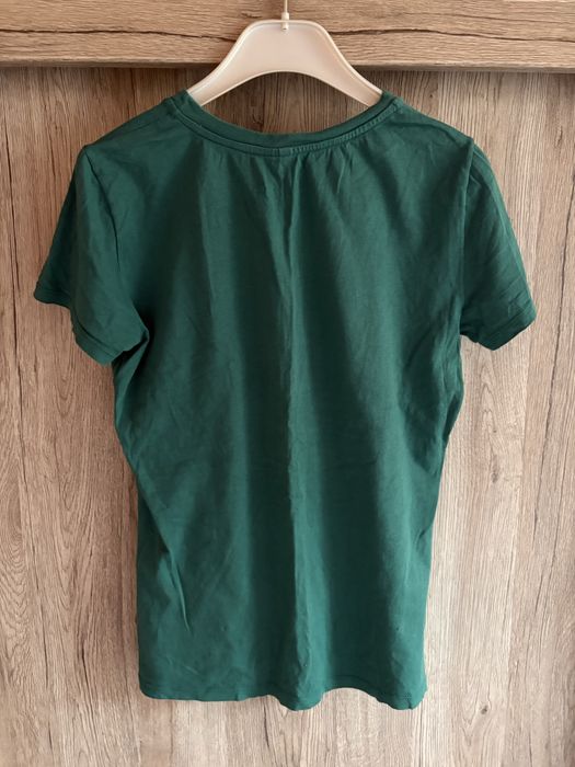 Подарявам дамска тениска на марката BENETTON размер XS