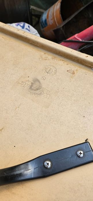 Vand mese si scaune de terada