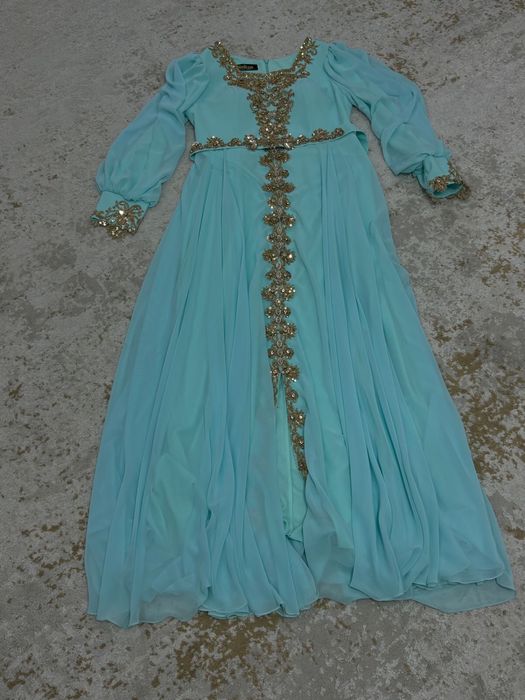 Продается платья размер 52 один раз надевалось брала 65 продаем 50