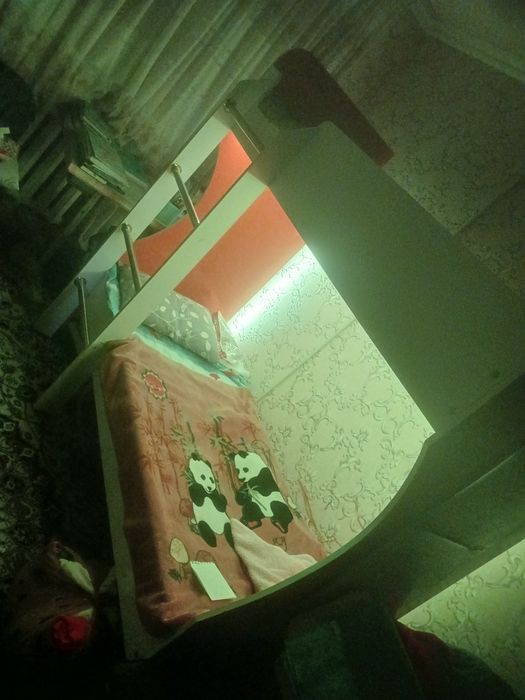 Продаётся газовая плитка, кровать