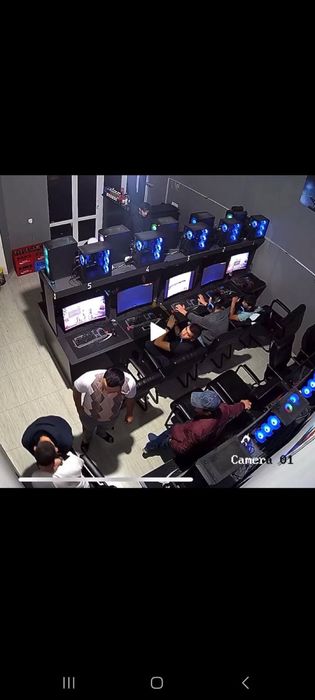 Kampyuter xona 15 ta hama narsasi blan birga kamturxona