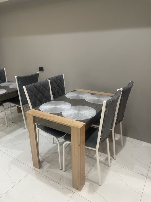 Стол и стулья продается