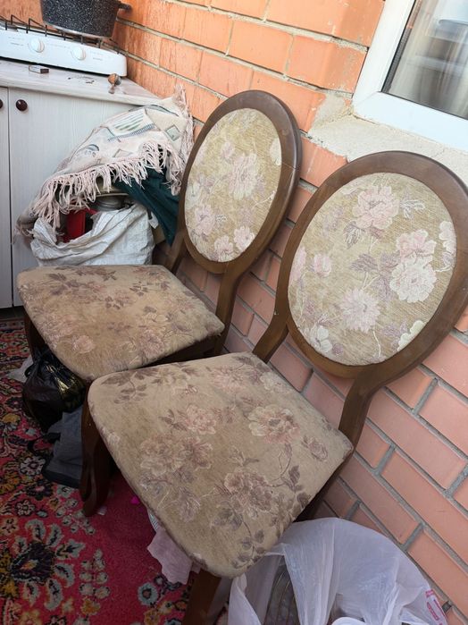 Продам стулья дуб