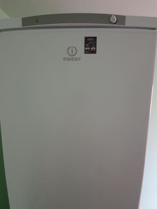 Холодильник  индезит двухкамерный