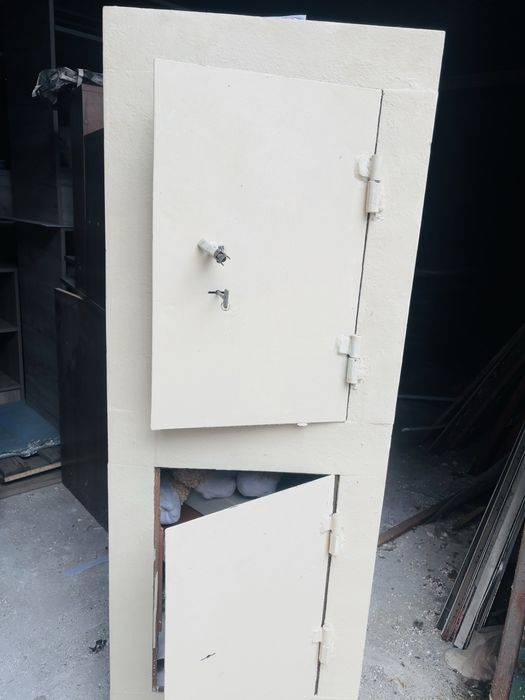 Сейф металлический