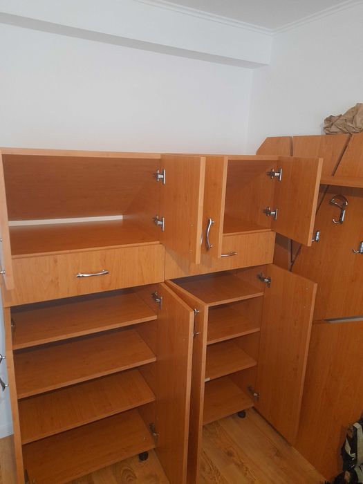 Cuier+2buc. Dulap Pantofi destinat sub casa scarii