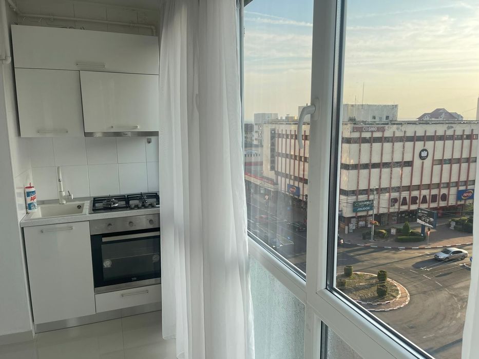 Închiriez apartament central zona 0 compus din 3 cameri 2 bai 3 terase et 4 din 8 .
