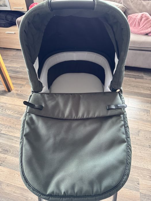 Продава се кош за новородено със стойка за вкъщи PEG PEREGO Culla belvedere