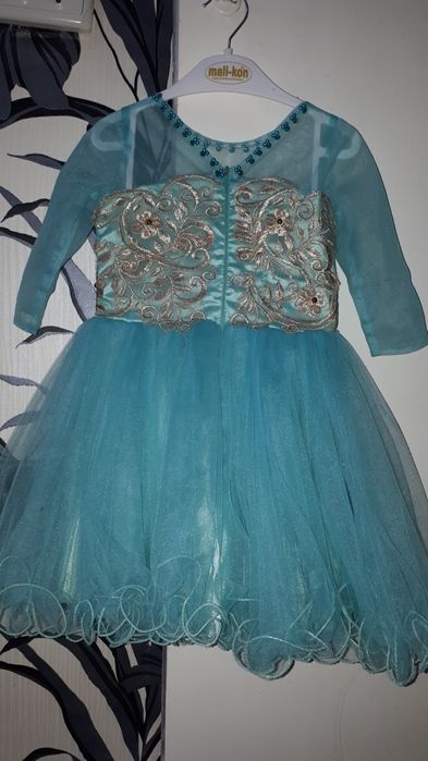 Праздничное платье размер 3 4