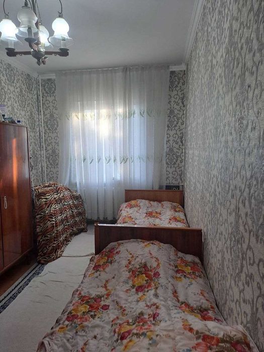 Медгородок 4 хона квартира сотилади!Балкон 2*6м.