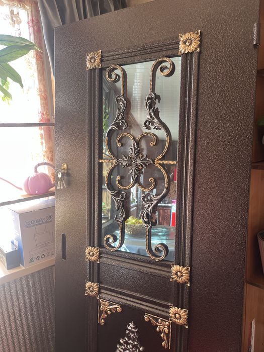 Продам Металическую дверь