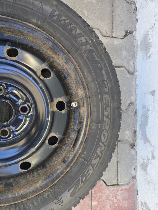 Vand roti de iarna 175/65R15 suzuki swift model 2019 cu senzor presiun