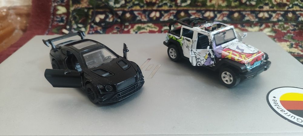 Продам машинки железные.