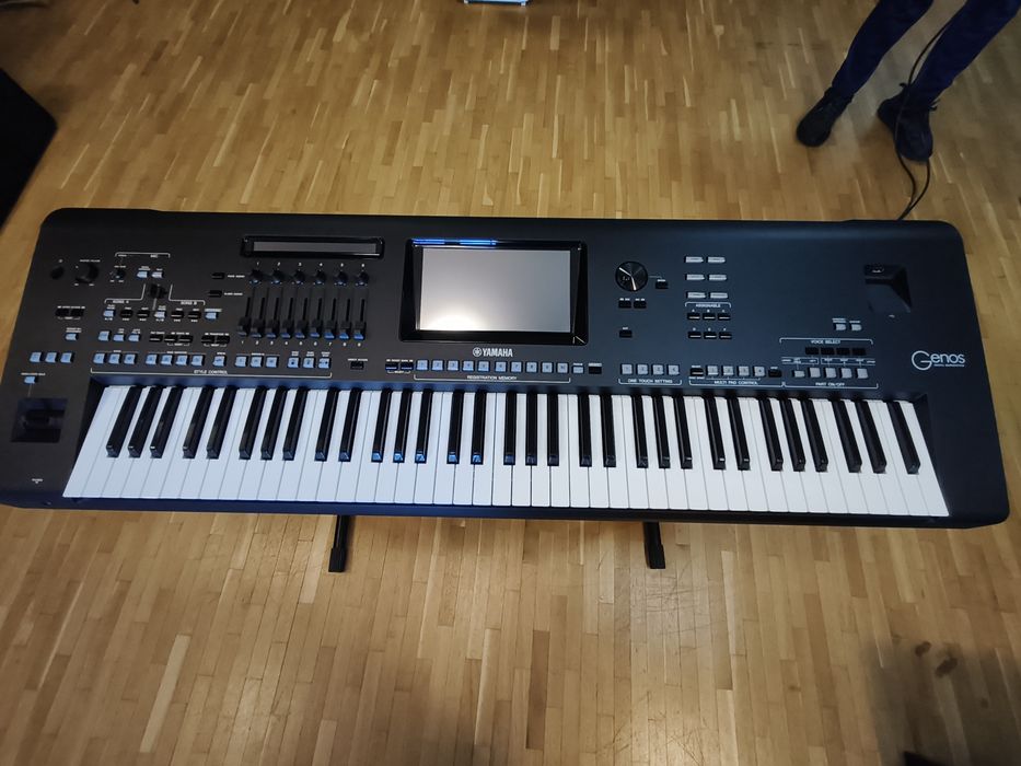 Vând Yamaha Genos 1 , nou