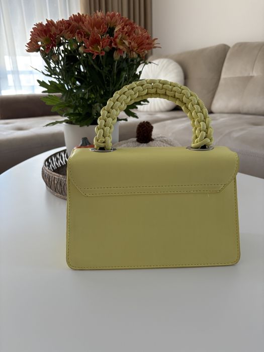 Малка чанта в жълто