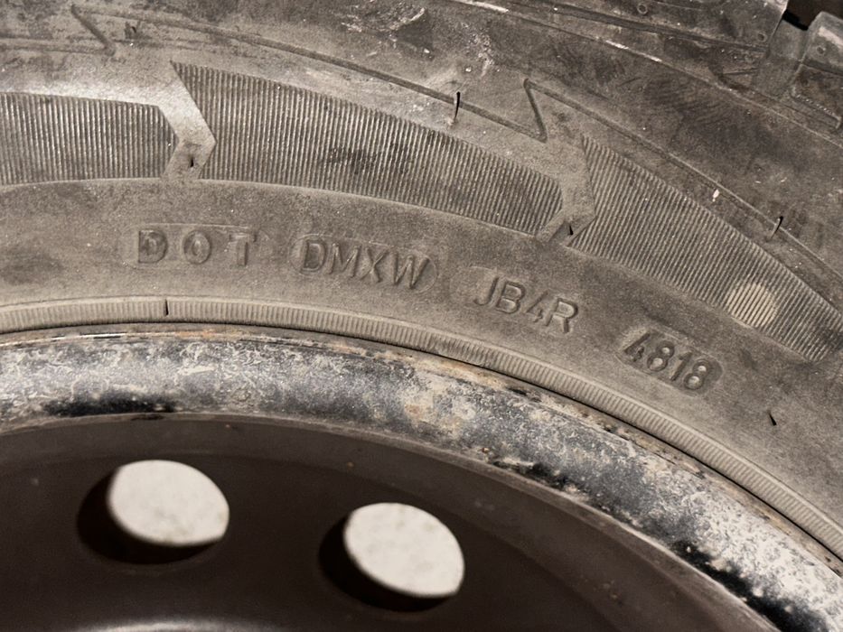 Комплект 4 бр. стоманени джанти 16" със зимни гуми Goodyear 205/60 R16